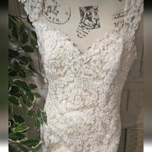 Mori Lee Lace Wedding Gown with flaws Small